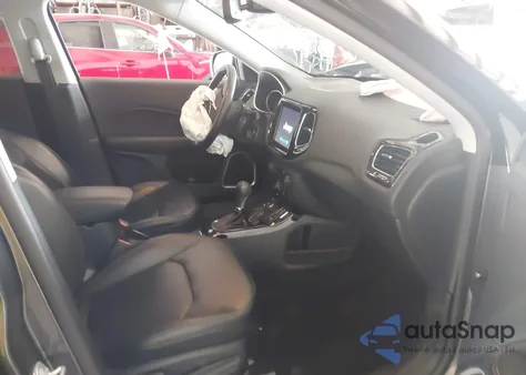 2019 Jeep Compass Limited 4X4 из США, поврежденный, VIN 3C4NJDCB2KT648548